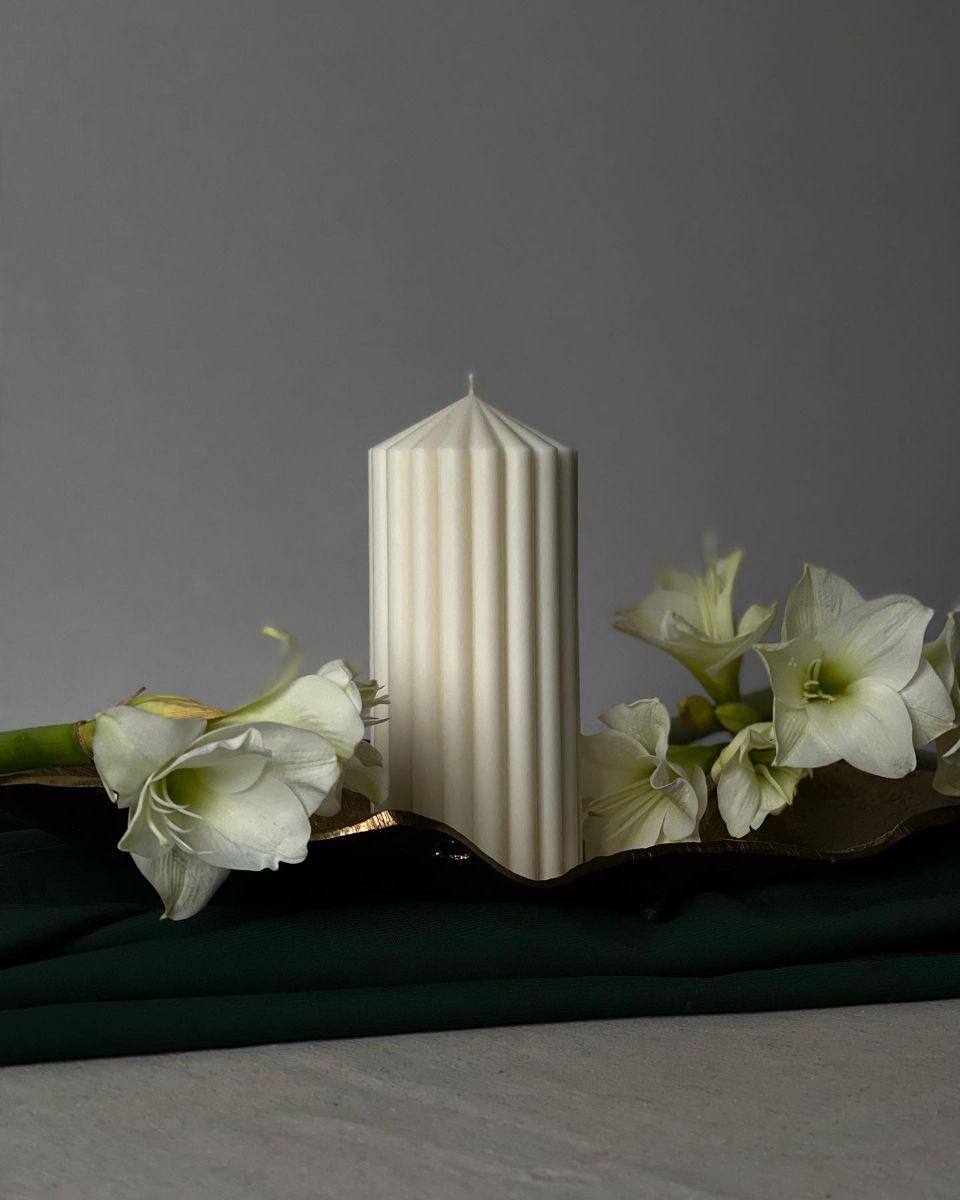 The Ribbed Pillar